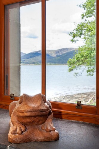 Cottage On Pier, Holy Loch Shore, Sea And Mountain Views, listed building 1830