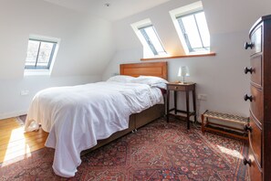 1 dormitori, planxa i posts de planxar, wifi gratuïta i roba de llit 