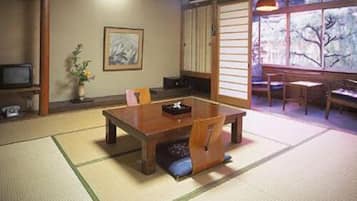 Standard Japanese Style Room | Minibar, desk, soundproofing