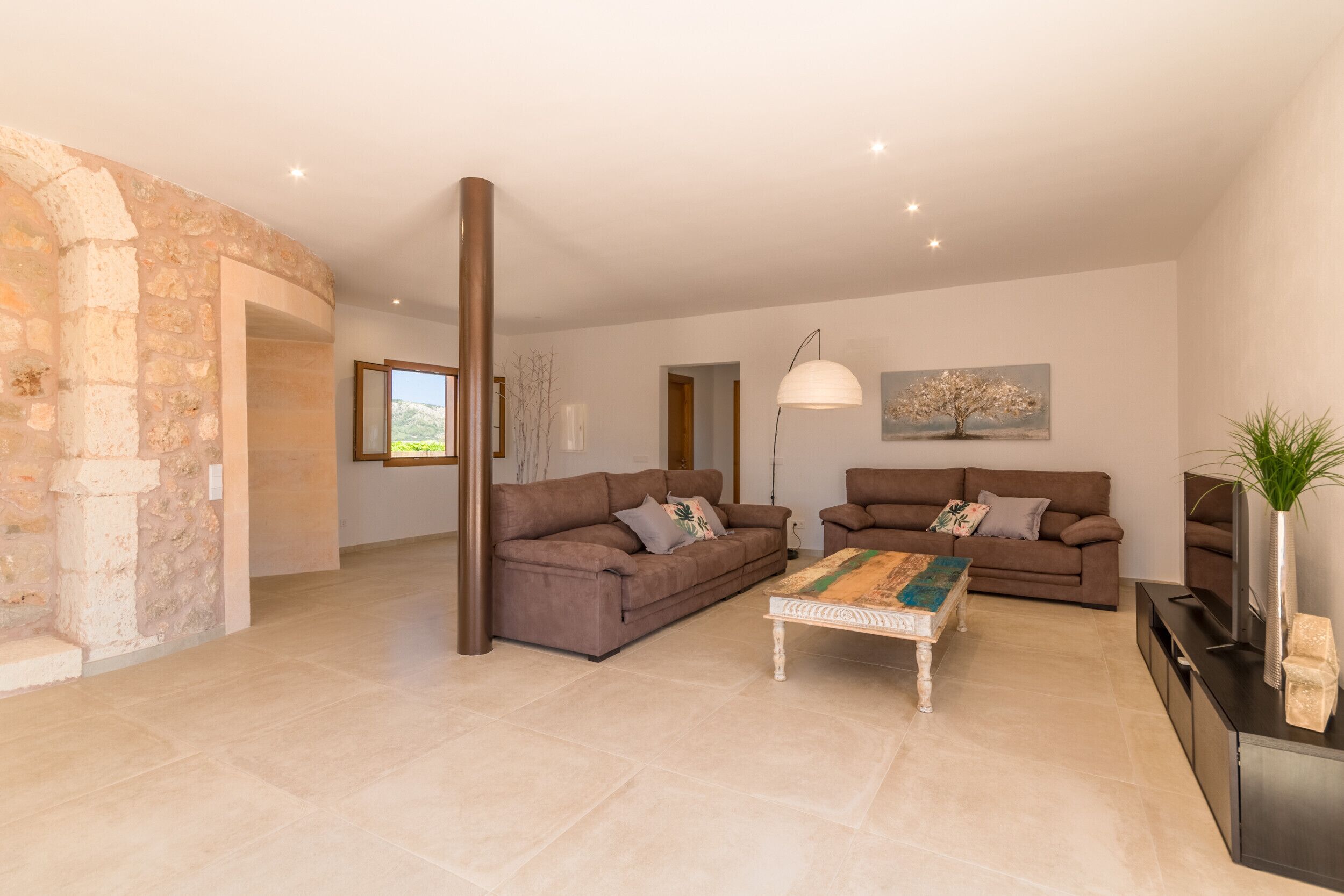 Fernseher, Kamin, Stereoanlage