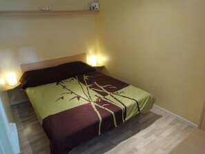 2 habitaciones y cuna de viaje 