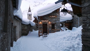 Exterior - BONNEVAL-SUR-ARC la Bergerie: New comfortable apartment at the foot of the slopes. (Bonneval-Sur-Arc)