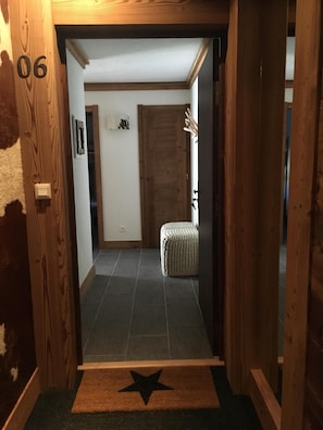 Interior - BONNEVAL-SUR-ARC la Bergerie: New comfortable apartment at the foot of the slopes. (Bonneval-Sur-Arc)