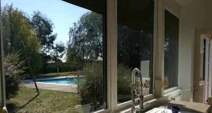 Villa Parenthèse, holiday home with swimming pool