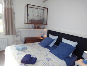 4 bedrooms, desk, blackout drapes, iron/ironing board