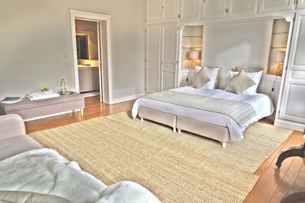 7 bedrooms, iron/ironing board, travel cot, free WiFi