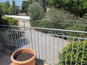 Property grounds - Beautiful luxury apartment with garden 250m from the beach, ideal for families (La Londe-Les-Maures)