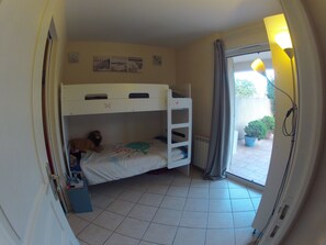 2 bedrooms, iron/ironing board, free WiFi