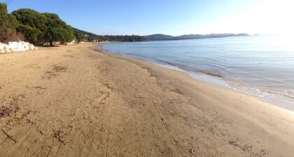 Kaunis ylellinen huoneisto puutarhalla 250 metrin päässä rannasta, ihanteellinen perheille