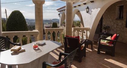 Apartamento en villa. USO EXCLUSIVO DE UNA HERMOSA PISCINA.