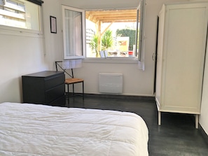 1 bedroom, iron/ironing board, free WiFi