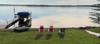 Chalet au bord du lac sur le lac Sturgeon!  Incroyable plage de sable pour la baignade!