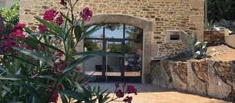 Former renovated forge with swimming pool, air conditioning and luxury services