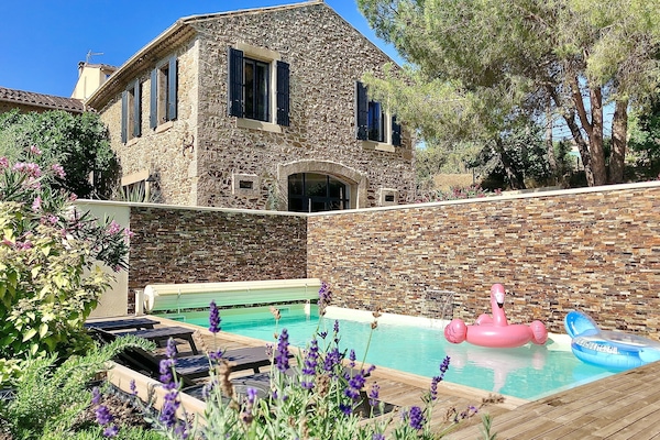Vue de la maison depuis la terrasse de la piscine