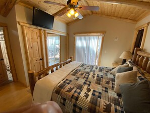 3 bedrooms, in-room safe, iron/ironing board, free WiFi