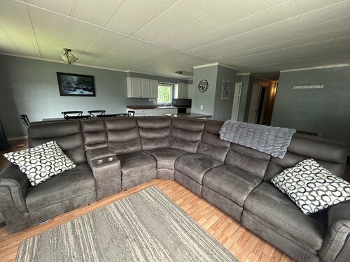 Black Gold Getaway .....Walking distance to town