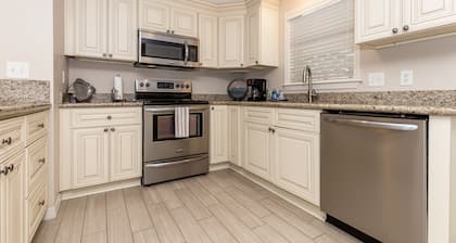 Azalea Cottage - Ocean Springs perfect location! 3 blocks to beach & downtown!!!