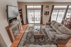 TV, fireplace