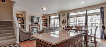 Notre Dame game day event house: CLOSE, large, fully loaded, 4 bed/4.5 bath