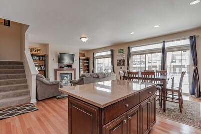 Notre Dame game day event house: CLOSE, large, fully loaded, 4 bed/4.5 bath