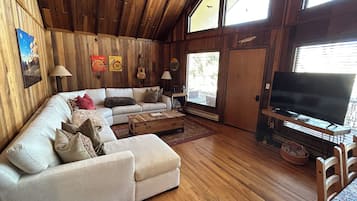 Smart TV, books, stereo