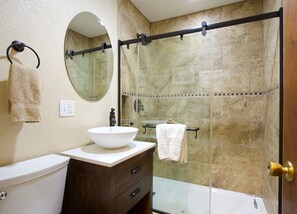 Shower, hair dryer, towels, soap - River Haven - Beautiful Home, Arkansas River Access, HotTub, Detached Suite WiFi (Buena Vista)