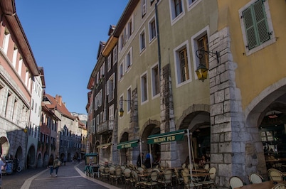 In the heart of the old town, quiet loft with pretty sunny terrace