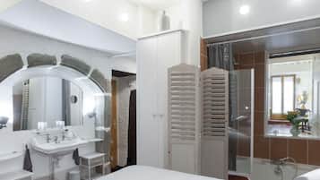 1 bedroom, in-room safe, desk, iron/ironing board