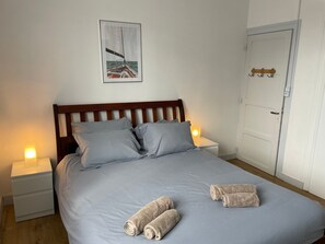 2 bedrooms, iron/ironing board, free WiFi