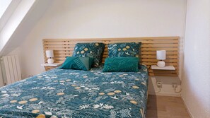 2 bedrooms, iron/ironing board, travel cot, free WiFi