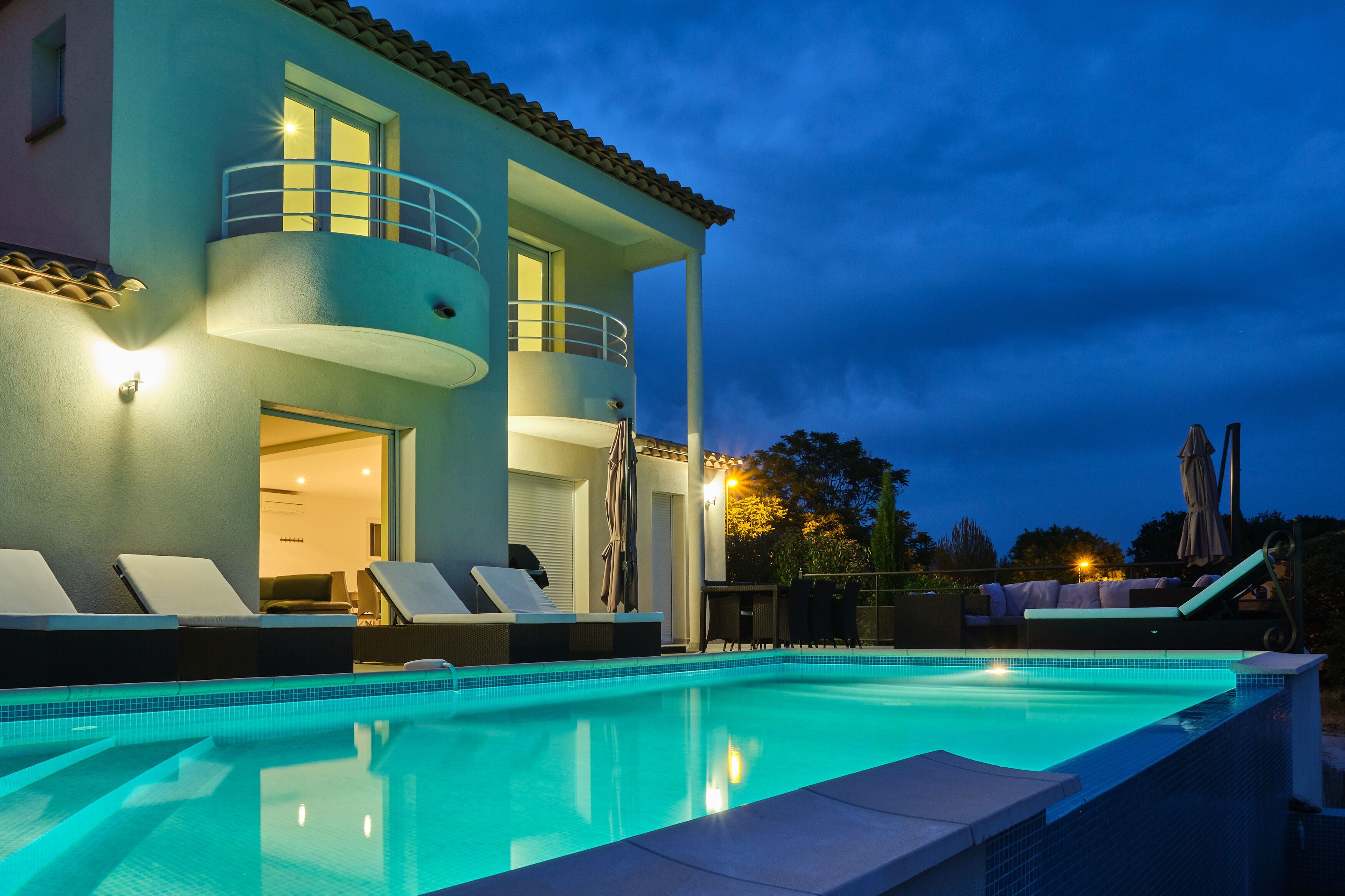 室外游泳池，恒温泳池