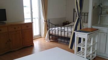 1 chambre, fer et planche Ă  repasser, Wi-Fi, draps fournis