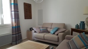 Tv, dvd-afspiller, bøger