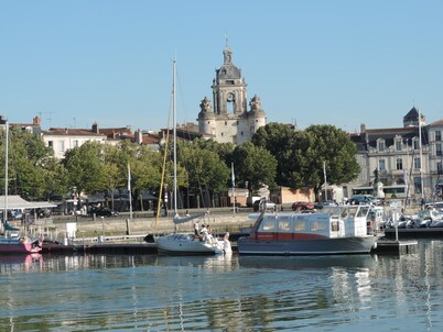 For rent in La Rochelle Cozy renovated single storey house. 