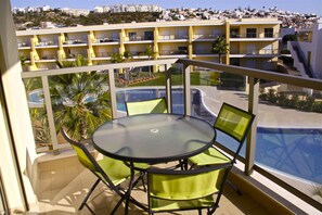 Outdoor dining - Superb Albufeira apartment in the Algarve (la Marina Albufeira)