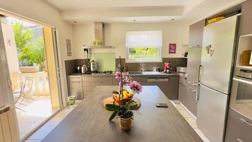 Fridge, microwave, oven, stovetop