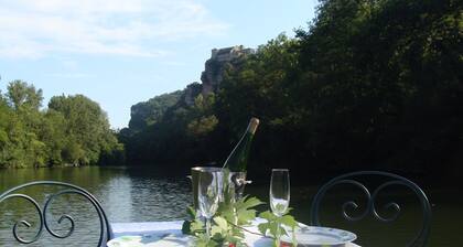 Charming house on the edge of L’Aveyron for nature lovers.