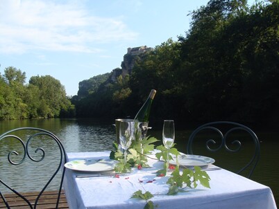 Charming house on the edge of L’Aveyron for nature lovers. 
