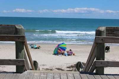 4 BEDROOM HOUSE JUST A WALK TO THE BEACH!