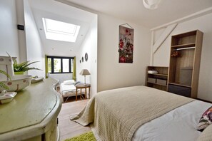 2 chambres, fer et planche à repasser, Wi-Fi gratuit, draps fournis