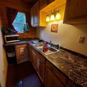 Fridge, microwave, oven, stovetop - Alaska Aurora Adventures Aurora Cabin A<br>World class Northern lights viewing (North Pole)
