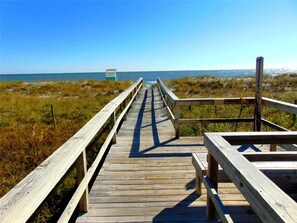 On the beach, sun-loungers - 3rd Floor 2BR OF Condo - Near Boardwalk; chairs/umbrella provided in the summer (Carolina Beach)