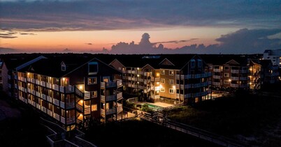 3rd Floor 2BR OF Condo - Near Boardwalk; Daily chairs/umbrella rental in summer