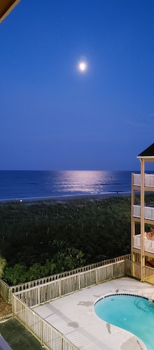 3rd Floor 2BR OF Condo - Near Boardwalk; Daily chairs/umbrella rental in summer