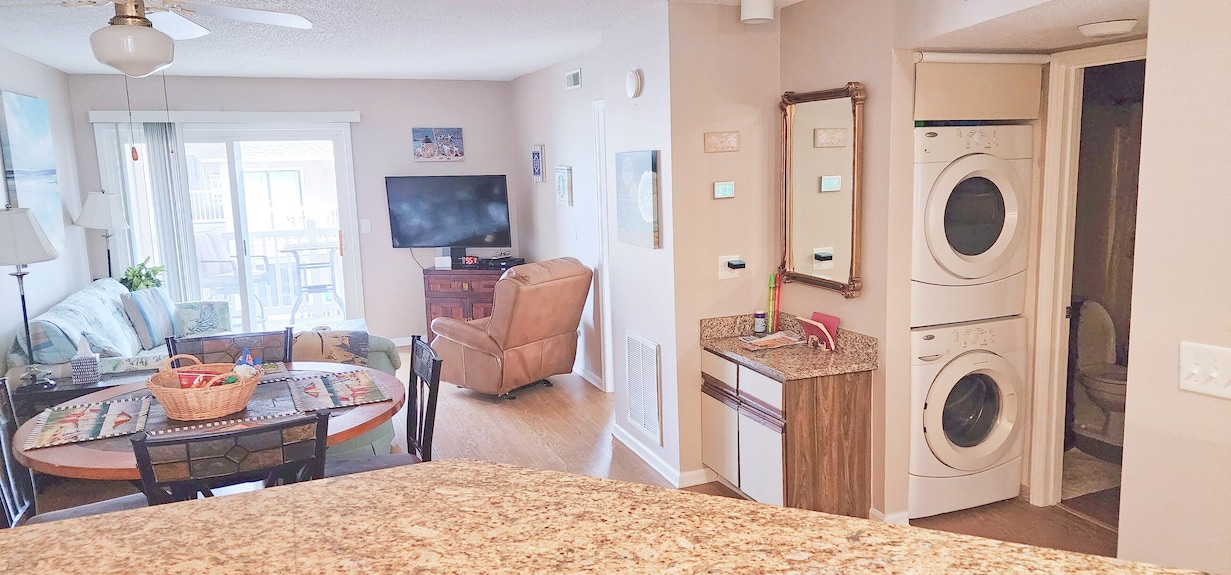 3rd Floor 2br Of Condo - Near Boardwalk; Chairs/umbrella Provided In The Summer - Carolina Beach, NC
