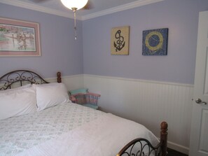 2 bedrooms, desk, iron/ironing board, free WiFi