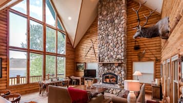 TV, fireplace, DVD player, books