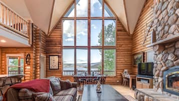 TV, fireplace, DVD player, books