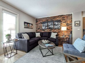 Télévision à écran plat, espaces bureaux