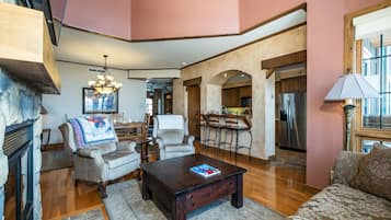 Smart TV, fireplace, stereo